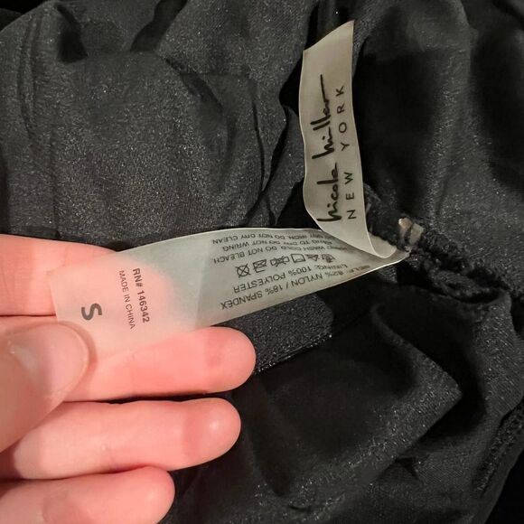 Nicole Miller Ruffled Cold Shoulder One Piece Swimsuit NWT Size Small - Picture 5 of 6